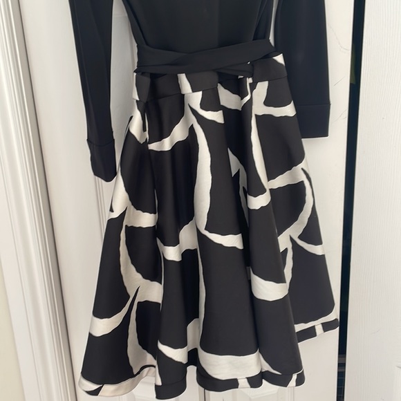 Diane Von Furstenberg ( DVF ) size 2 midi wrap dress - Picture 5 of 8